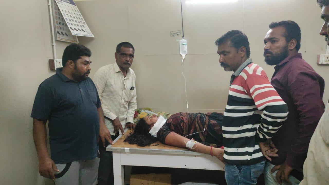 raju-vaghela-a-resident-of-keshavnagar-sihore-took-his-wife-to-the-kannada-border-and-inflicted-the-sharp-weapon-wounds-the-condition-is-serious