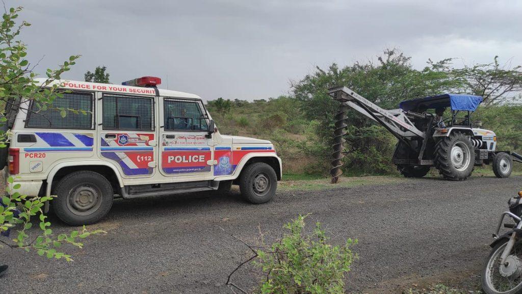 dispute-over-measurement-of-gauchar-land-between-hanol-and-chorwadla-police-crackdown