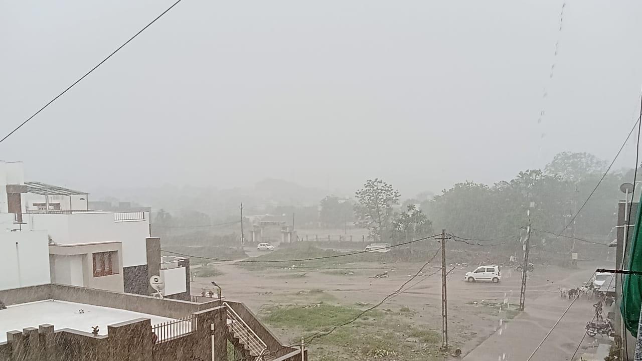 clouds-continue-in-the-district-including-sihore-1-to-3-inches-more-with-thunder-farmers-rejoice