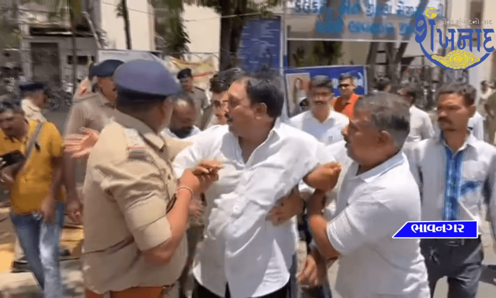 Rajubhai Solanki staged a dharna demonstration at Bhavnagar after getting justice for Kripaliben