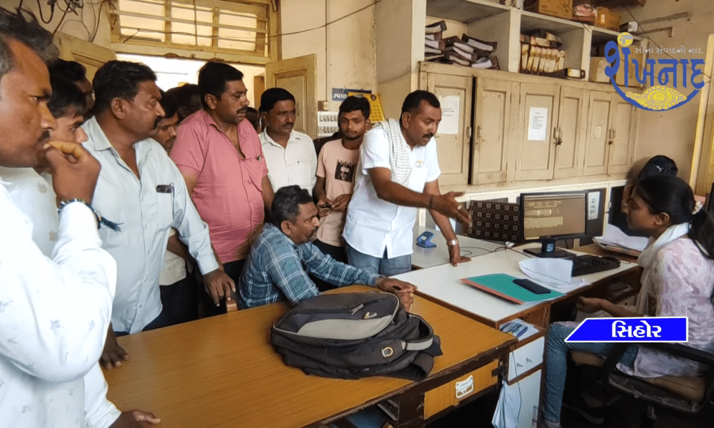Farmers from more than 17 villages of Sihore reached the PGVCL office.