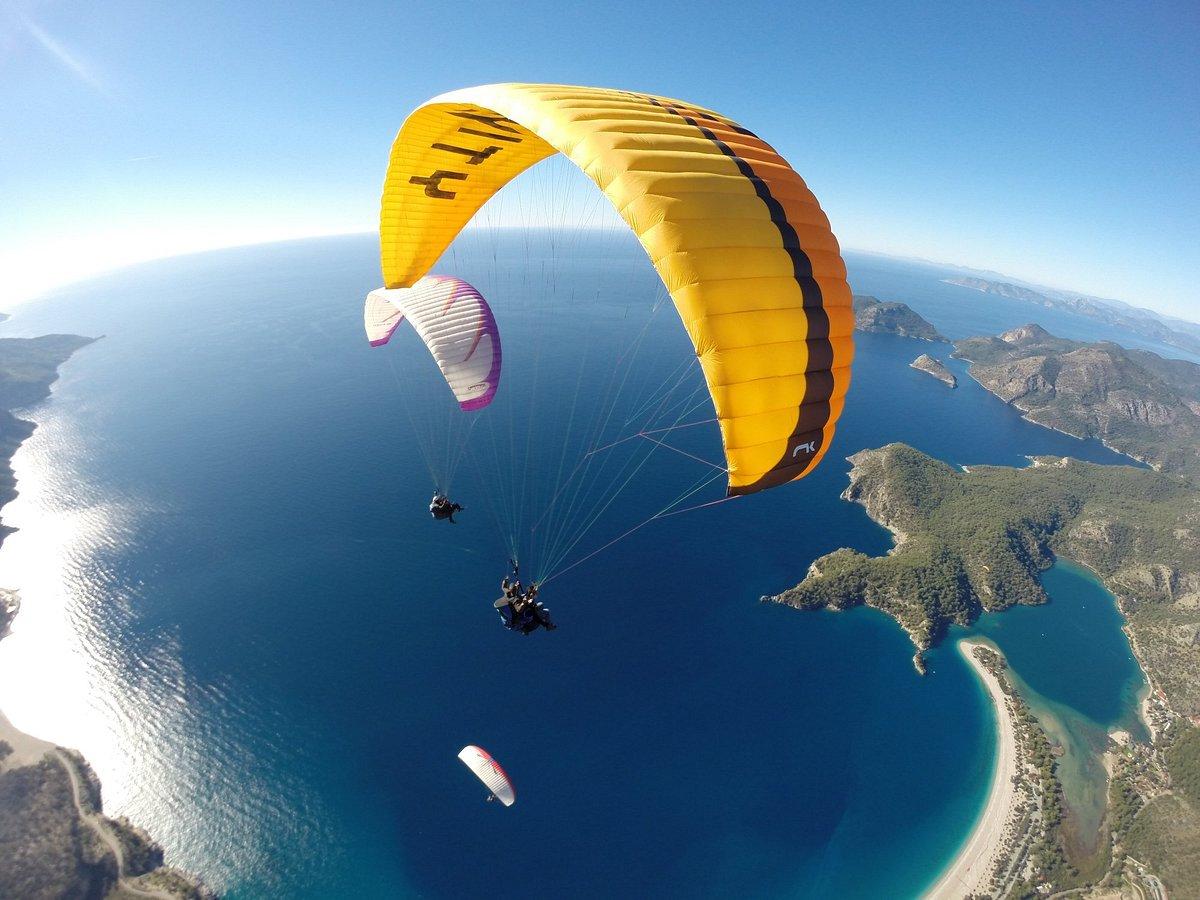 If you are fond of paragliding, enjoy an adventure in these places in India