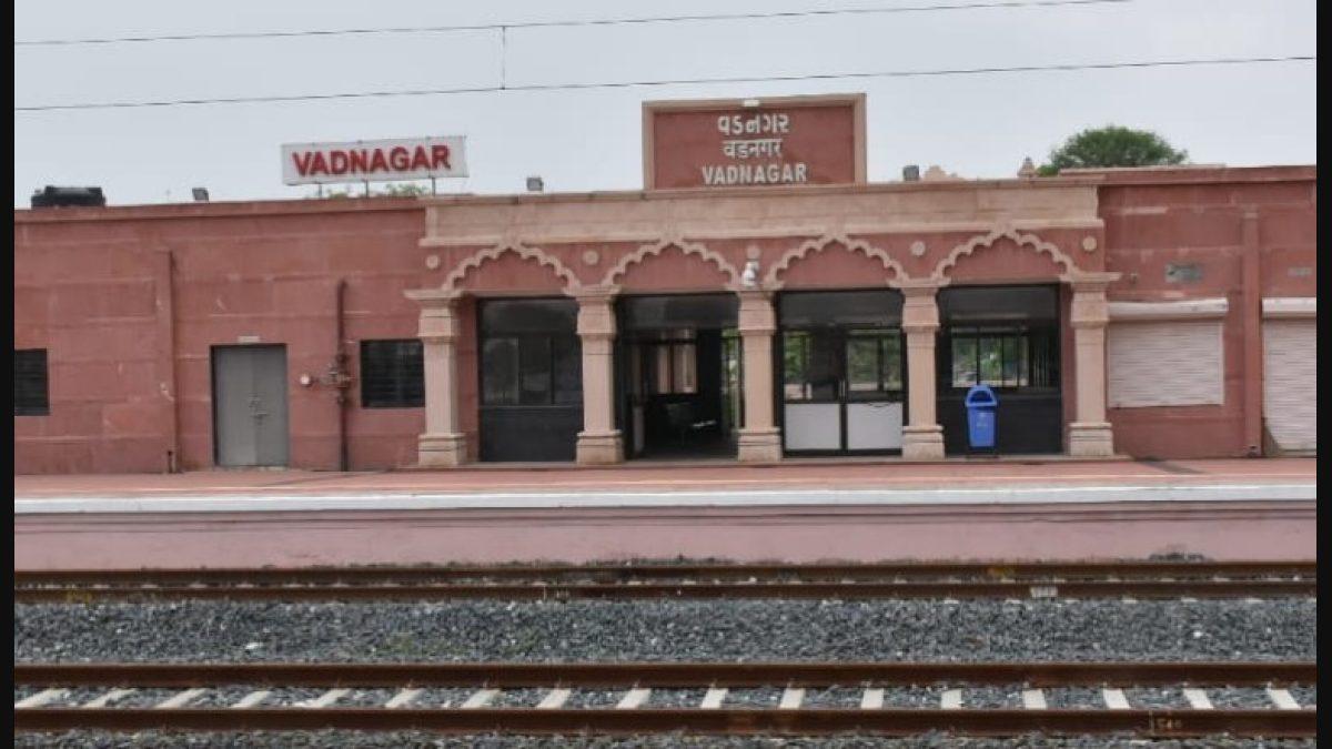 Union Minister G Kishan Reddy visited Vadnagar railway station, had tea with officials