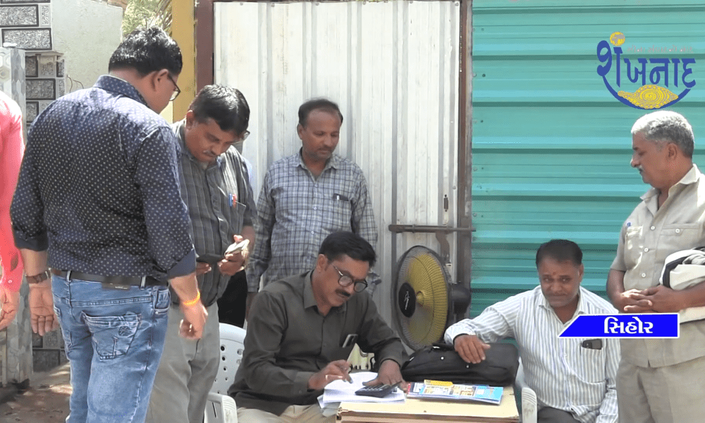Shree Ahir Samaj Seva Trust Sihore distributed books at a concessional rate.