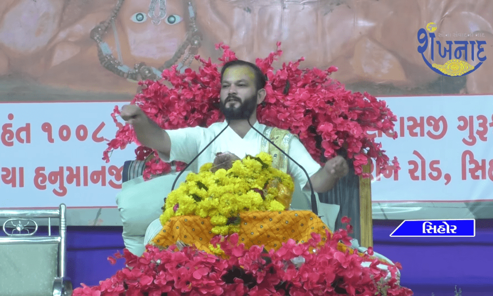The fifth day of the Bhagwat week at Chitharia Hanumanji was completed, with a special singing of the glory of Guru and Gita.