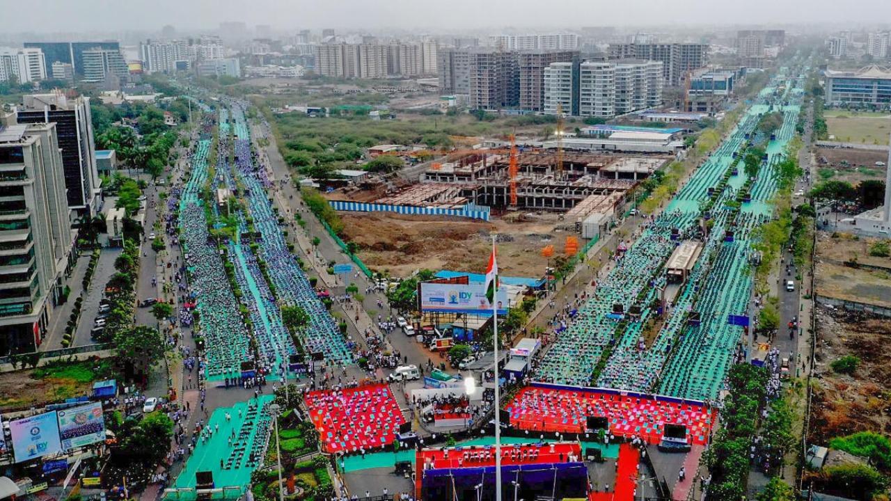 Surat sets Guinness World Record, more than one lakh people create history by doing yoga together