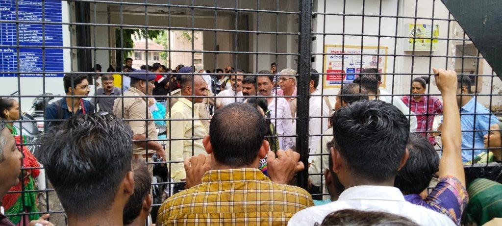 Death of a student in Palitana; The family and Koli Samaj took out a rally again today and were detained by the Collector's office while making a presentation