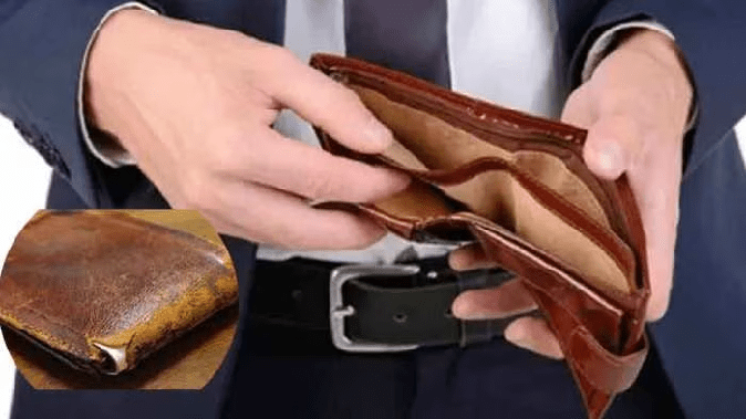 Vastu Tips: Do this instead of throwing away your torn purse, you will become rich