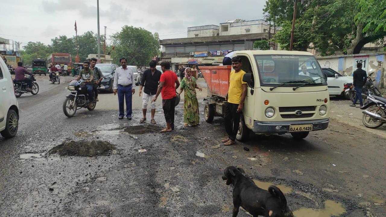 The Day Collector of Sihore showed the law and the system went up the road; Repair of Bismar Road roads started