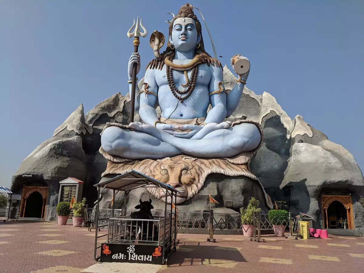 If you want to visit Bholenath in the holy month of Shravan, then you must visit this Shiva temple