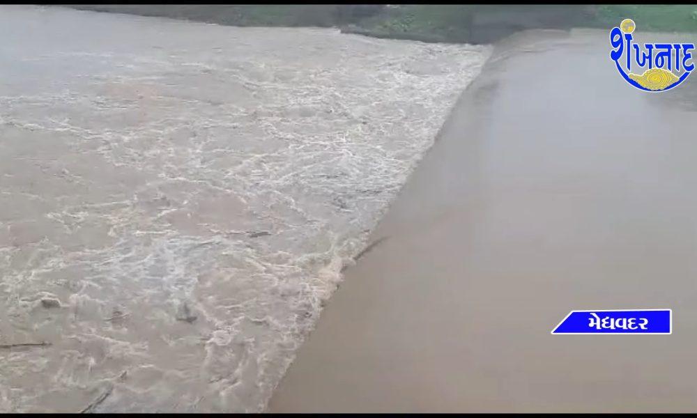 At Medhavdar village near Sihore, the water overflowed the village road.