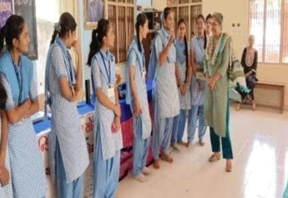 A meeting of mothers and girls in Sihore provided guidance on various issues of adolescence