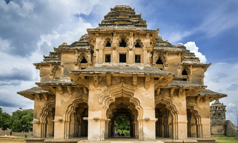 Travel Tips: If you are planning to visit Karnataka, definitely visit the city of Hampi, your trip is incomplete without seeing the Lotus Palace.