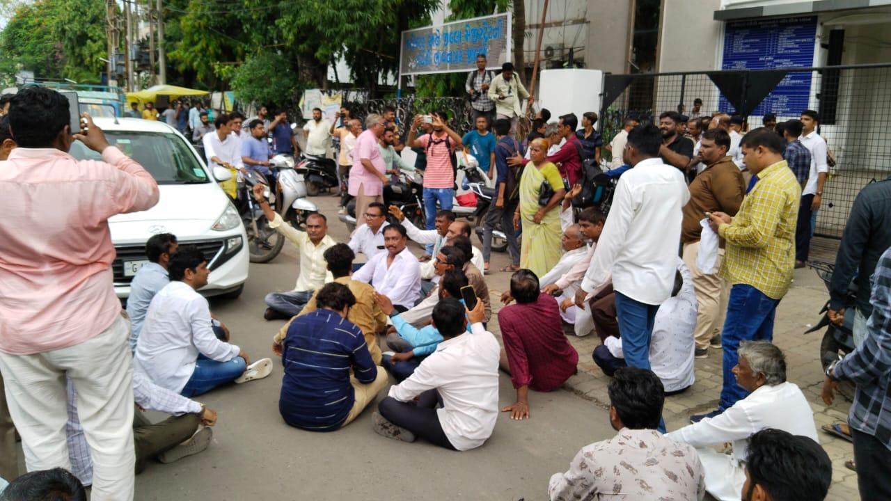 Death of a student in Palitana; The family and Koli Samaj took out a rally again today and were detained by the Collector's office while making a presentation