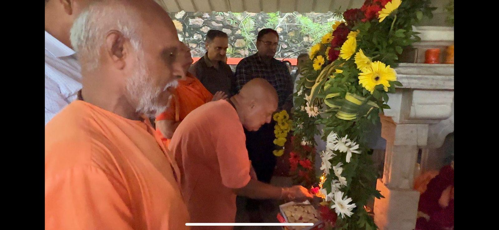 Devotees flocked to see; On the occasion of Gurupurnima, devotees flocked to the famous Gautameshwar temple in Sehore.