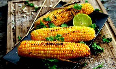 Enjoy this delicious snack made from corn in the rainy season with tea