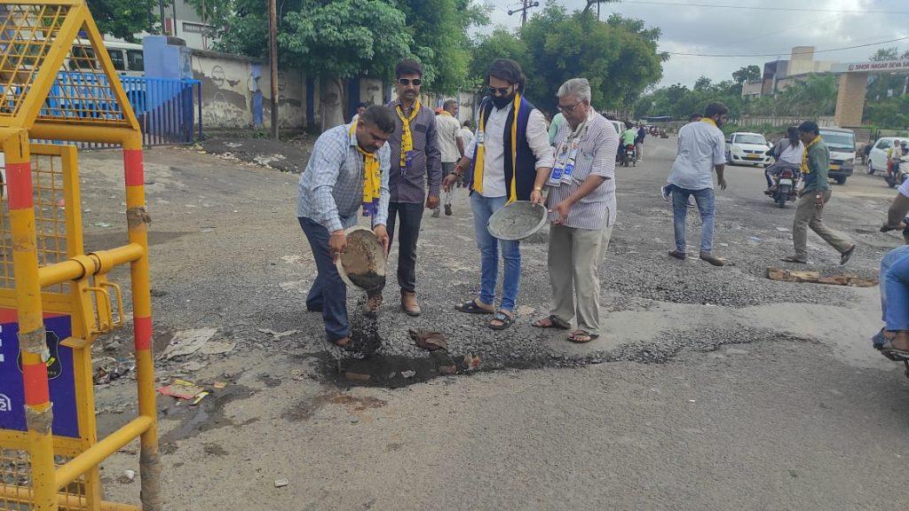 The officials of the system became Dhritarashtra on the question of the very rough roads of Sihore; Brijraj Solanki