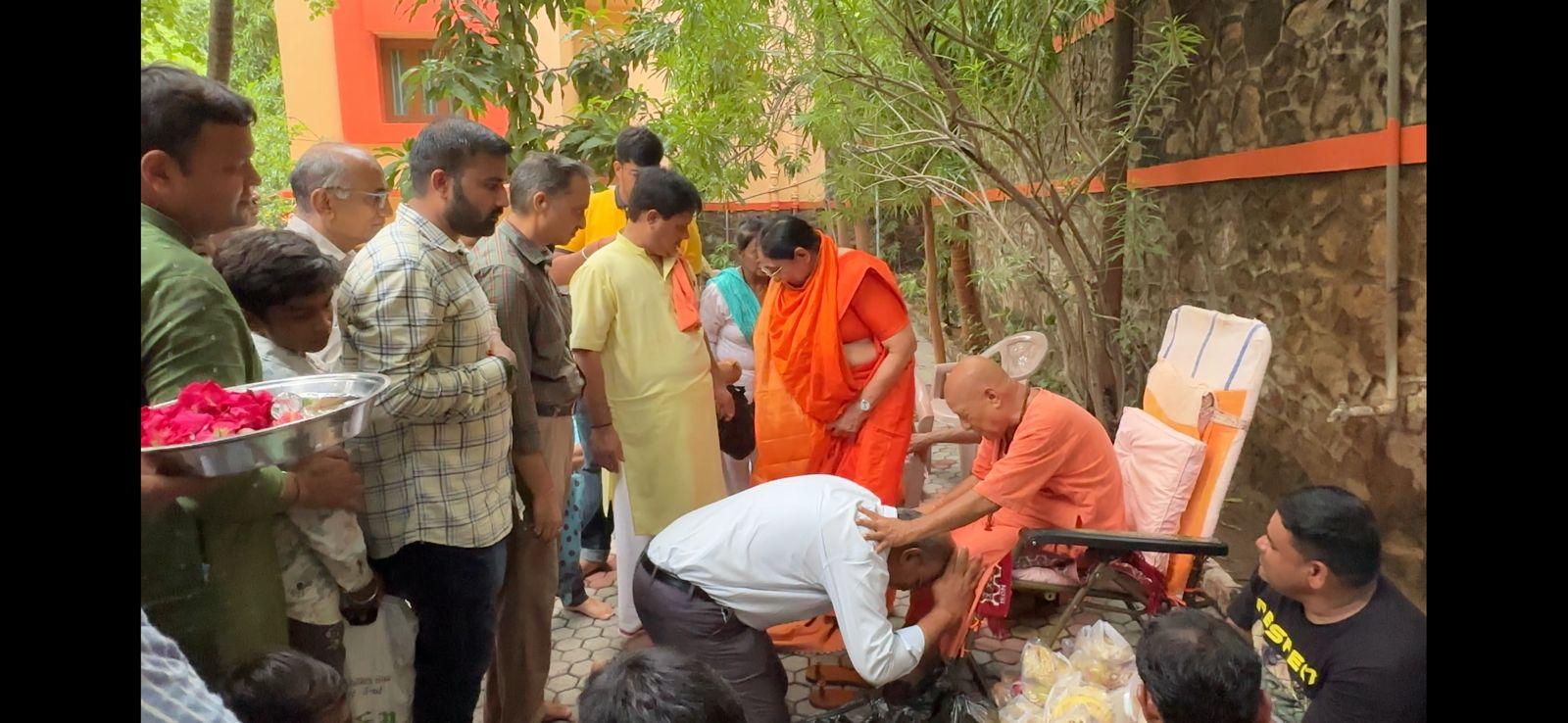 Devotees flocked to see; On the occasion of Gurupurnima, devotees flocked to the famous Gautameshwar temple in Sehore.