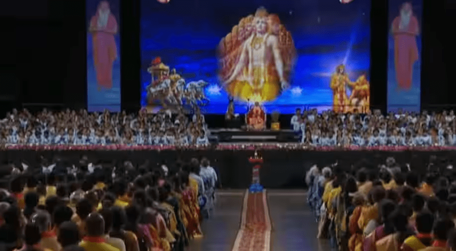 10 thousand people read Bhagavad Gita together in America, recited verses on the occasion of Guru Purnima