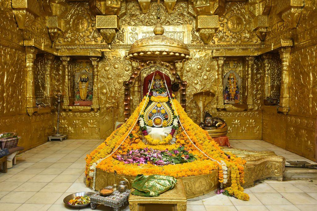 If you want to visit Bholenath in the holy month of Shravan, then you must visit this Shiva temple
