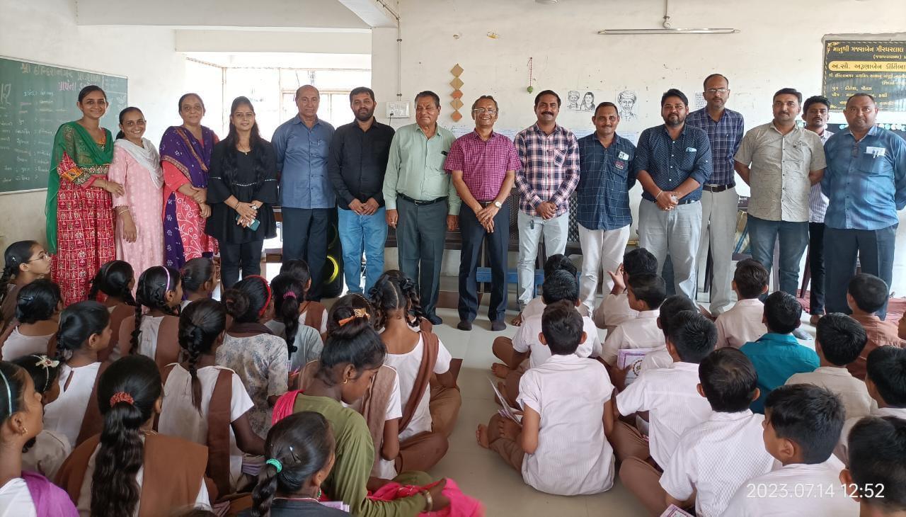 Manavseva Charitable Trust distributed notebooks and ball pens free of charge to primary school children of Indiranagar, a very backward area.