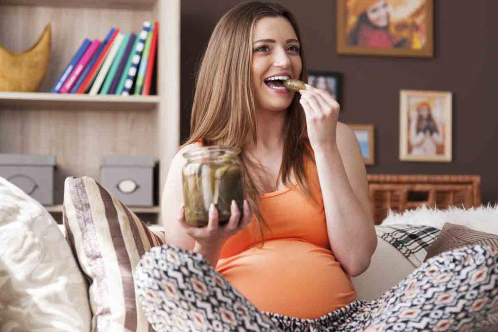 Woman who likes to eat mud, not ice cream, spends up to 3.5 lakh rupees, got the habit during pregnancy