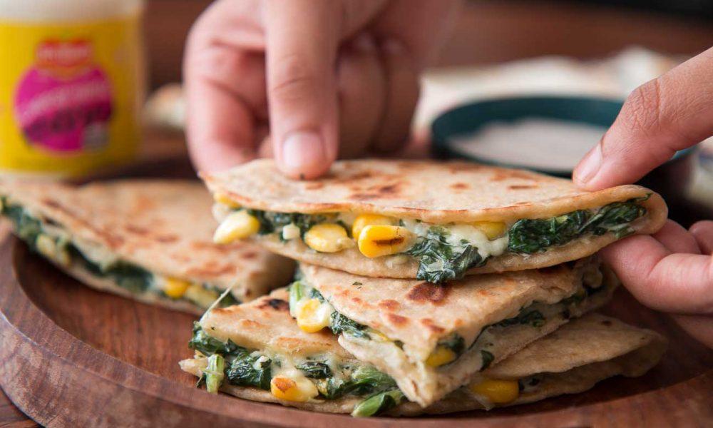 Iron-rich spinach corn cheese paratha is best for lunch, both stomach and health will be healthy.