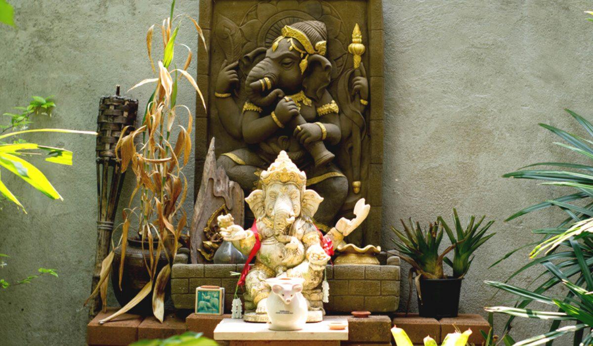 Place this statue of God on the main door of the house, there will be happiness and prosperity in the family