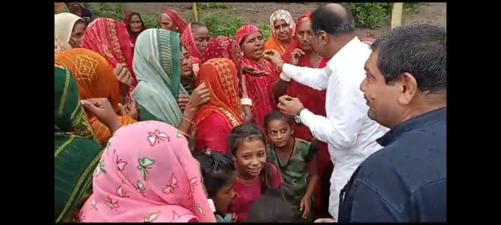 a-happy-end-to-the-agitation-going-on-in-the-land-issue-of-gauchar-in-chorwadla-village-of-sihore