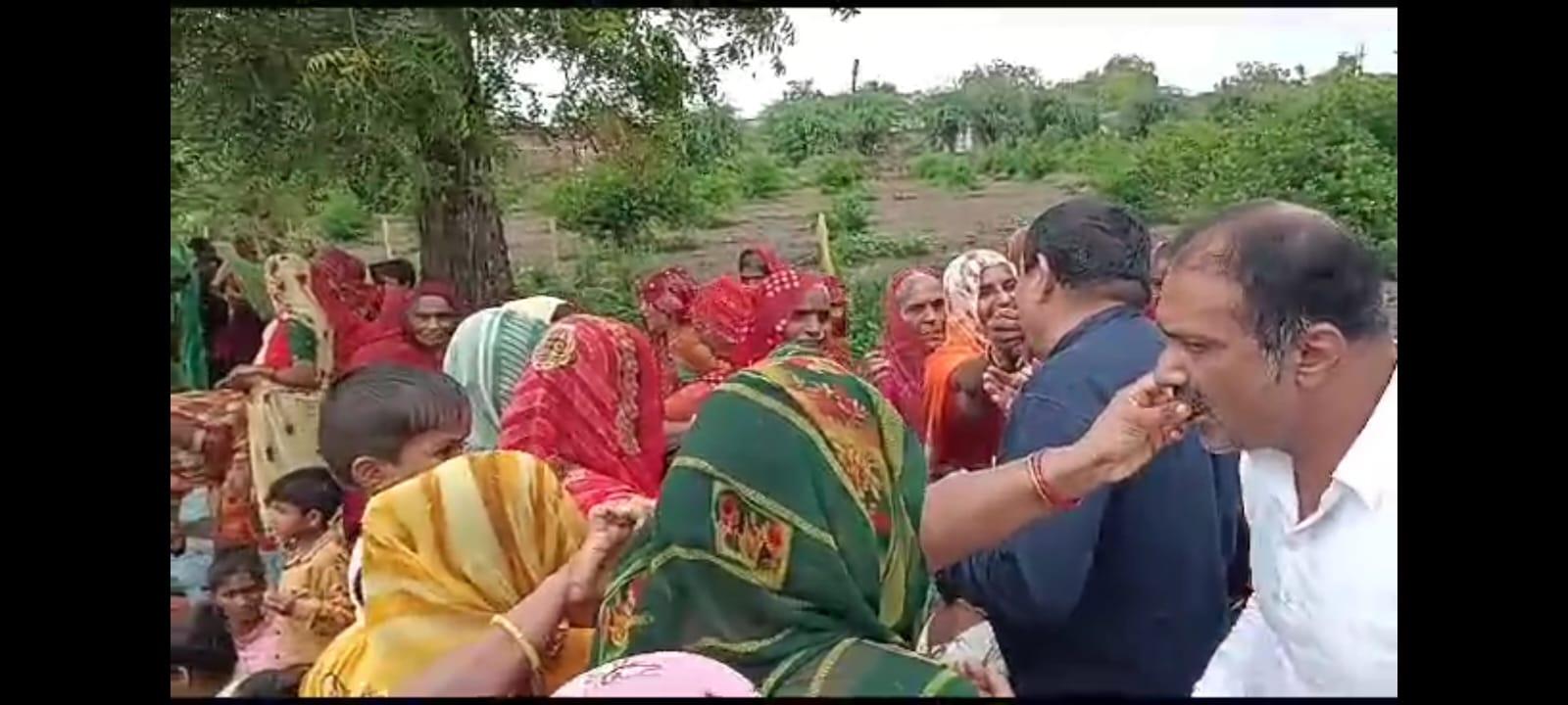a-happy-end-to-the-agitation-going-on-in-the-land-issue-of-gauchar-in-chorwadla-village-of-sihore