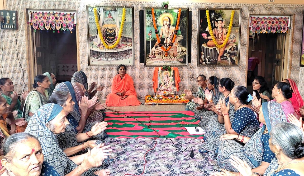 Guru Meri Puja, Guru Govindam, Guru Mera Parabrahm, Guru Bhagwant.. : Celebration of Guru Purnima