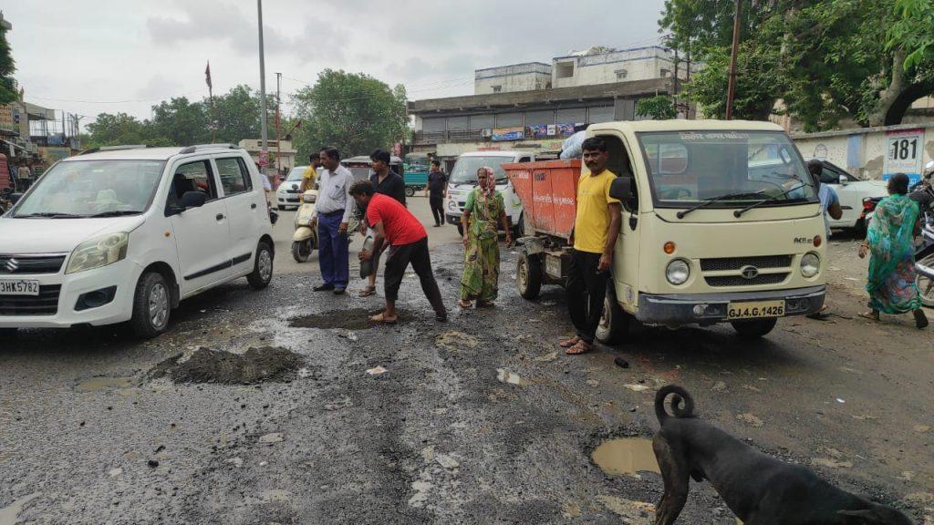 The Day Collector of Sihore showed the law and the system went up the road; Repair of Bismar Road roads started