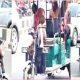 Child in one hand: E-rickshaw handle in other hand: The courage of this mother makes the eyes wet.
