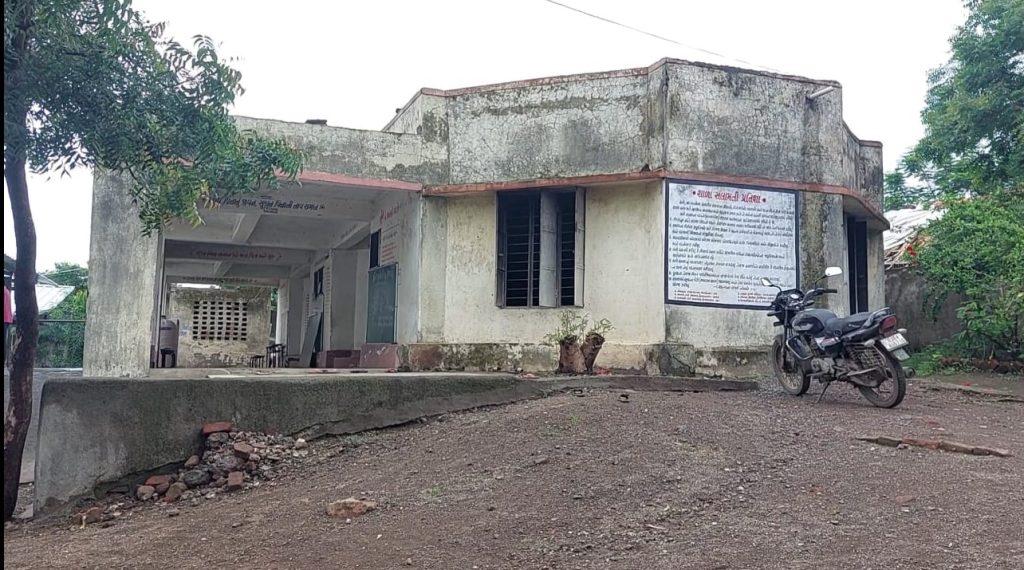 talajana-bharoli-primary-school-in-dilapidated-condition