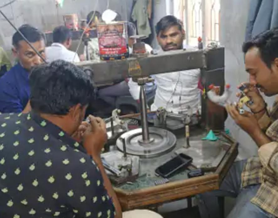 A recession in the district's diamond industry, including Sihore, led to unemployment