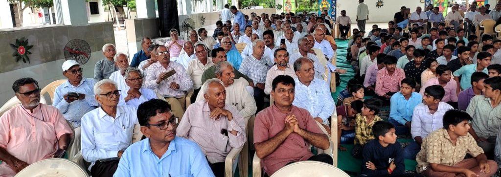 Fruits cooked by the elders of Sanosara Lokbharti of Sihore were enjoyed by all at the Bhavand seminar at Ambala.