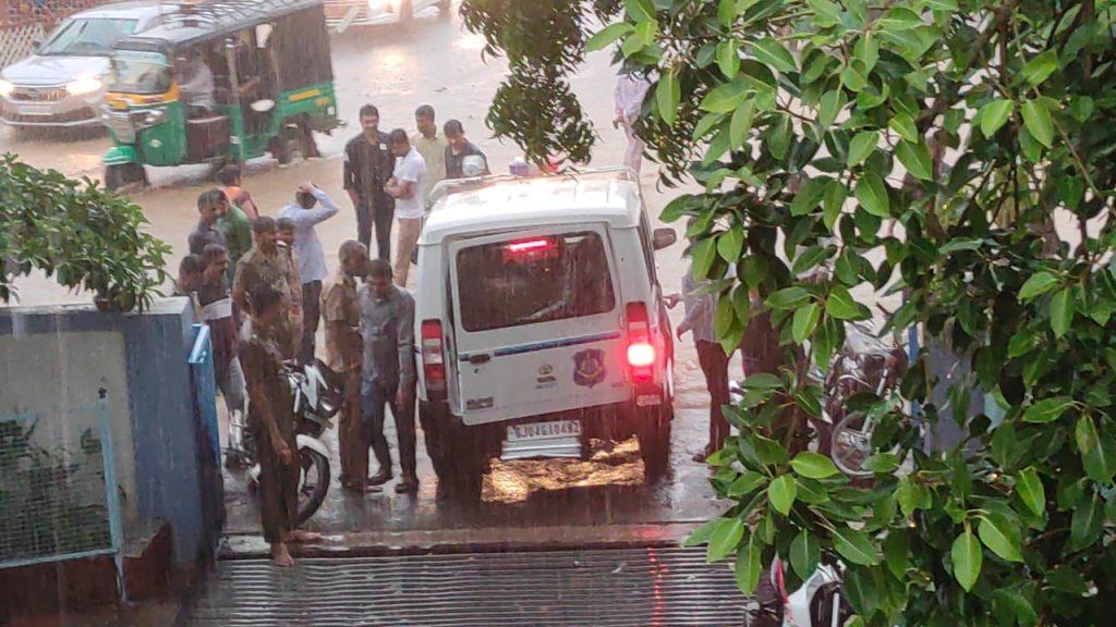 a-rickshaw-stuck-in-water-in-wadlachowk-of-sihore-the-police-came-as-an-angel-in-the-pouring-rain