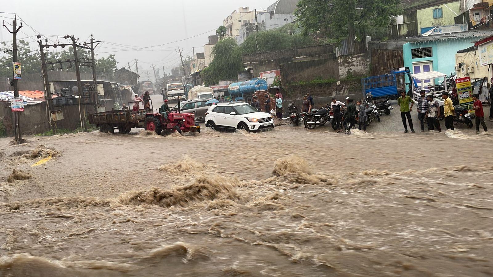 Clouds over Sihor, torrential 4 inches of rain