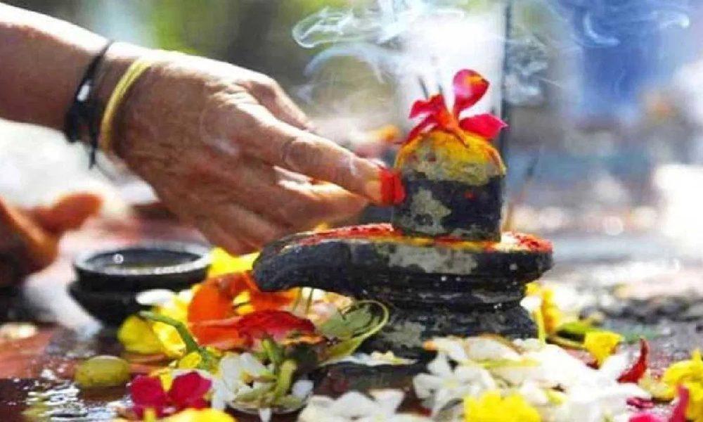Sawan 2023: Bholenath gets very angry by placing this flower on Shivlinga, will destroy it in a pinch