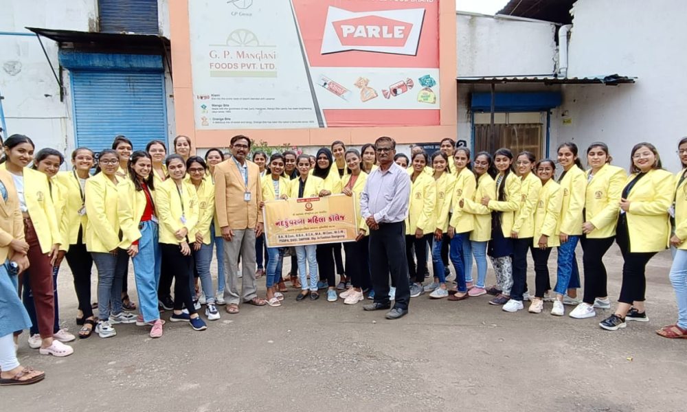 Students of Bhavnagar Nandkunwarba Women's College visited Parle Company