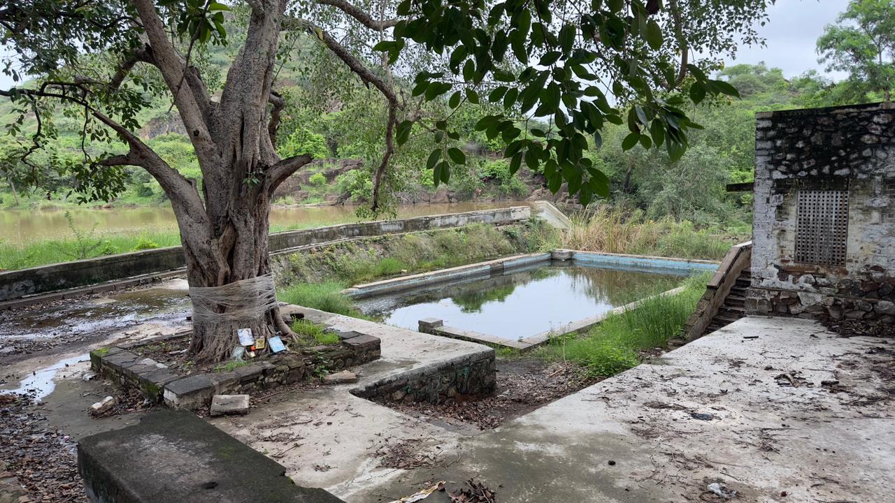 The plight of Sihore's Gautam Kund has sparked outrage among residents - heaps of garbage all around the tank.