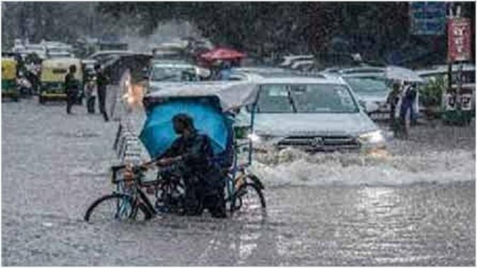 Torrential 5 inches of rain fell in Mahuwa: many areas were flooded