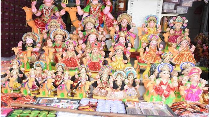 Dashama Vrat: Buying mother's chunddi, idol and poojapa in the market