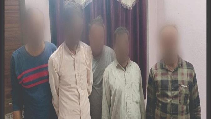 5 caught gambling under the light of a wadi near the river in Khakhariya village of Sihore, 3 absconding