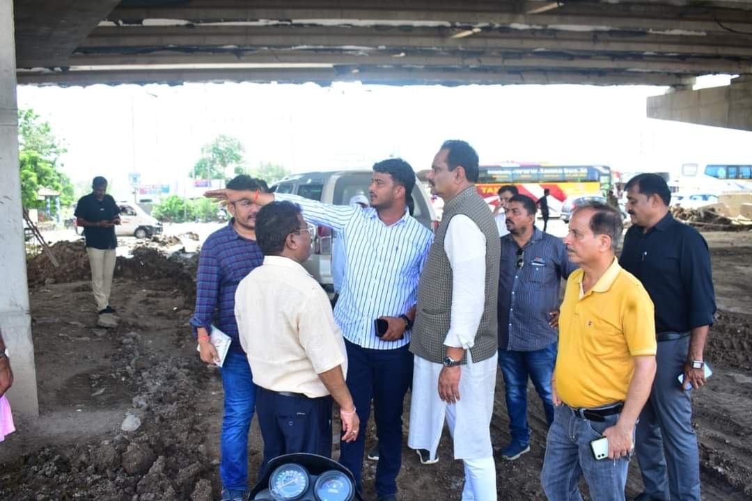 Jeetu Vaghani reached the spot when the road turned bad at Bhavnagar's Nari intersection
