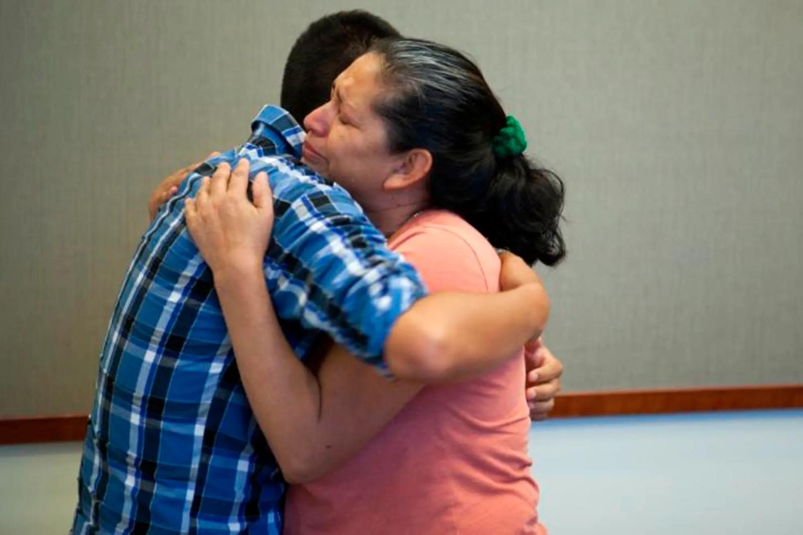 A Facebook post reunites mother and son after 17 years, the story is surprising