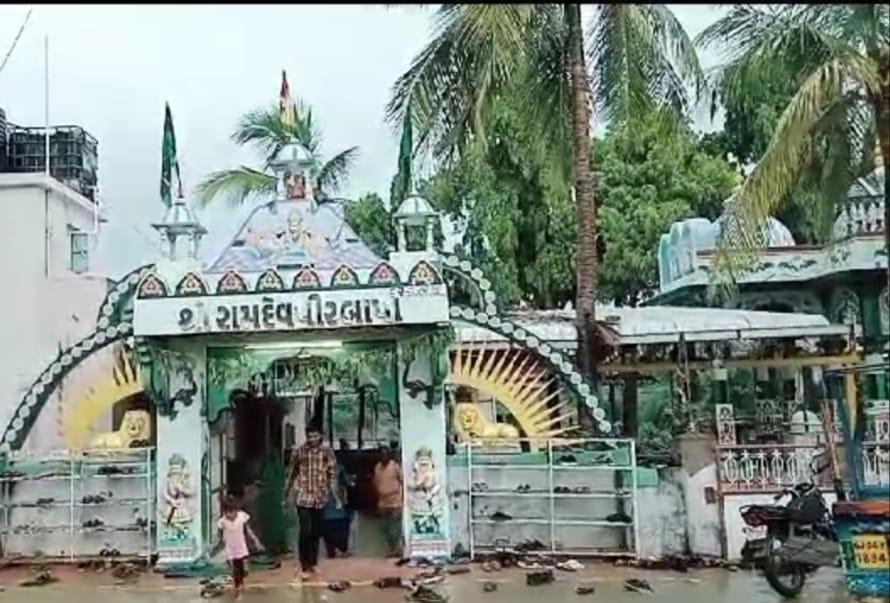 Devotees flocked to Ramdevji Maharaj Mandir in Karkolia village of Sihore taluka on the occasion of Parasottam month.