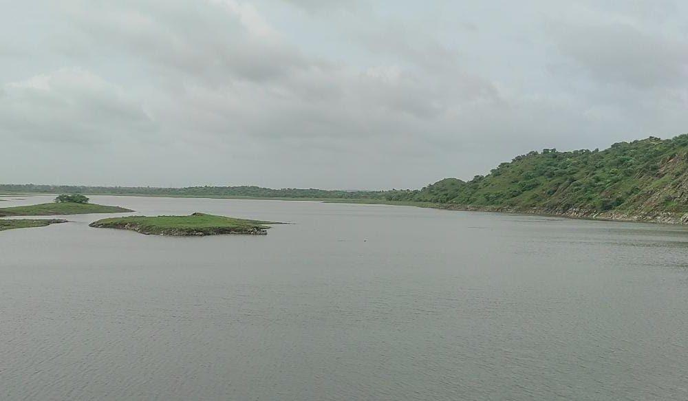 As the lake rises by two and a half feet more, the water level of Gautameshwar rises above 16 feet, slow rise begins.