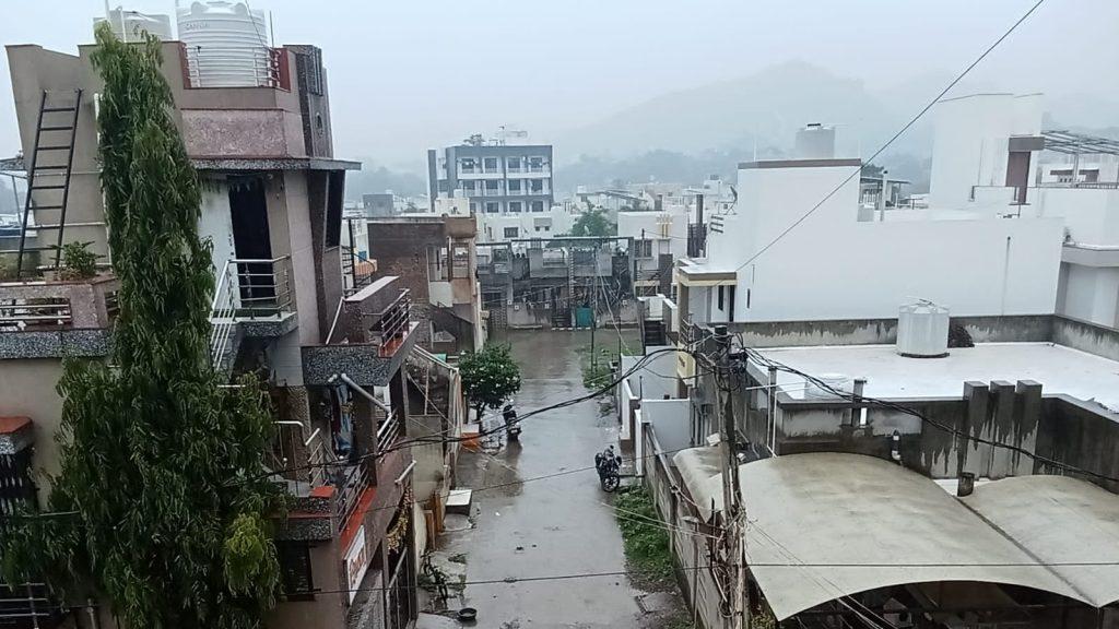 Anradhar in the district including Bhavnagar; Widespread rain with lightning