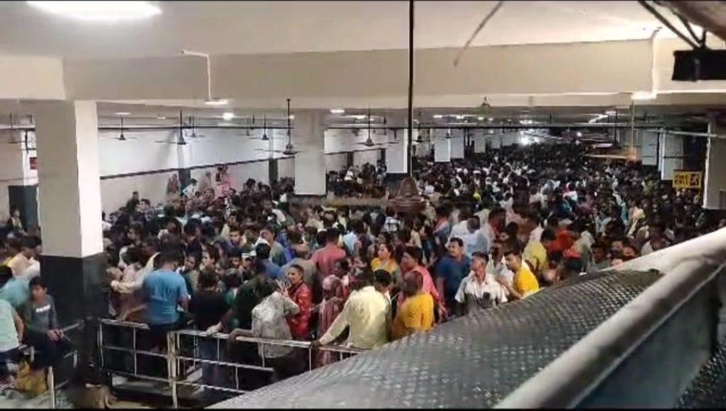 Sihor; Historic crowd of more than one lakh Bholenath devotees at Kuberbhandari Mahadev Karnali along with Maha Shankhanad.